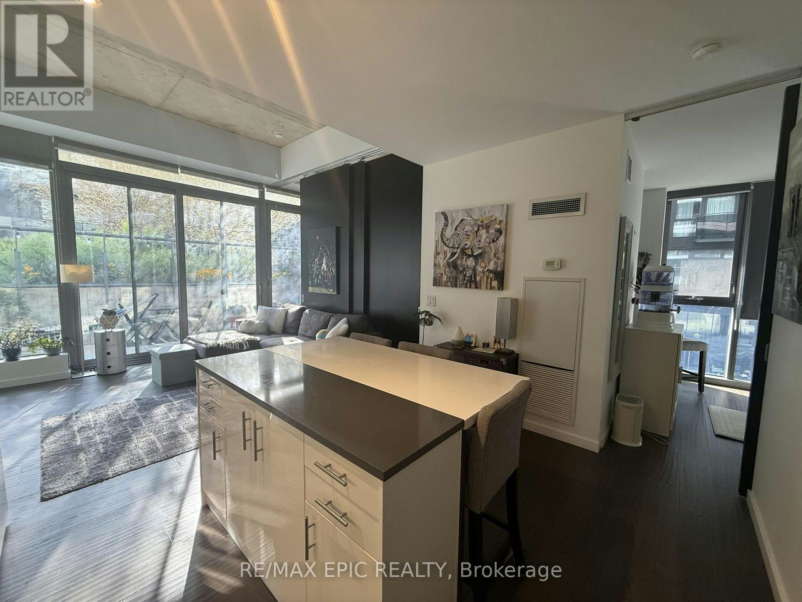 305-32 Trolley Crescent, Toronto, ON, M5A 0E9 - 4
