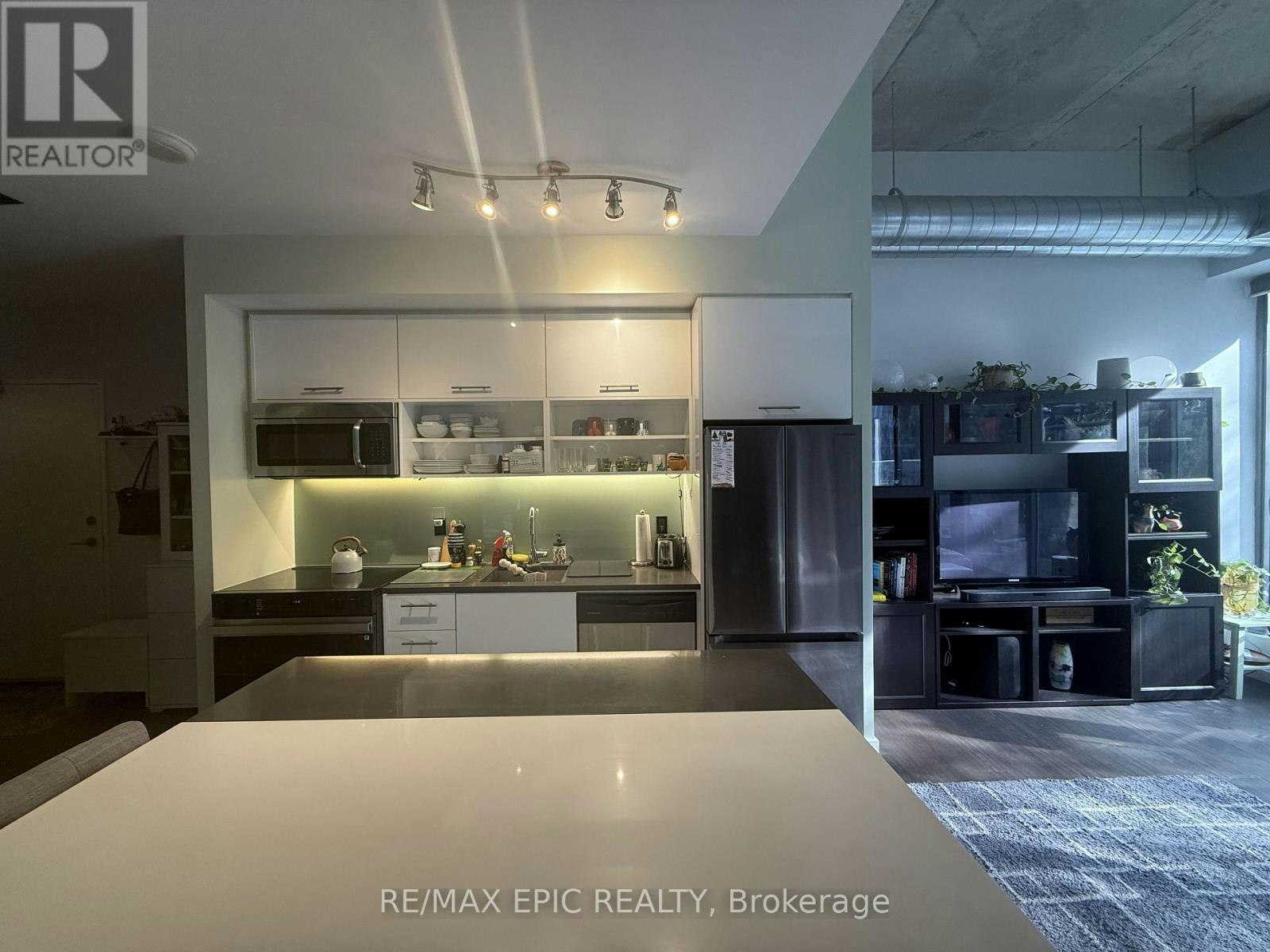 305-32 Trolley Crescent, Toronto, ON, M5A 0E9 - 3