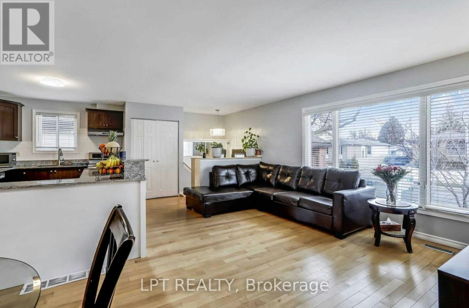 UPPER-451 Brigadoon Drive, Hamilton, ON, L9C 6C8 - 2