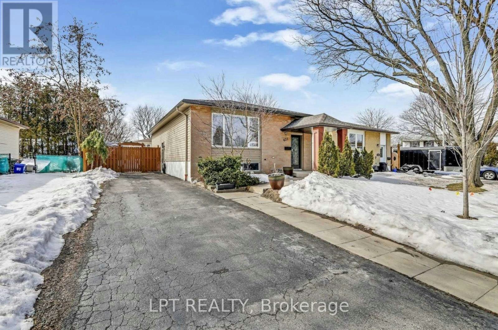 UPPER-451 Brigadoon Drive, Hamilton, ON, L9C 6C8