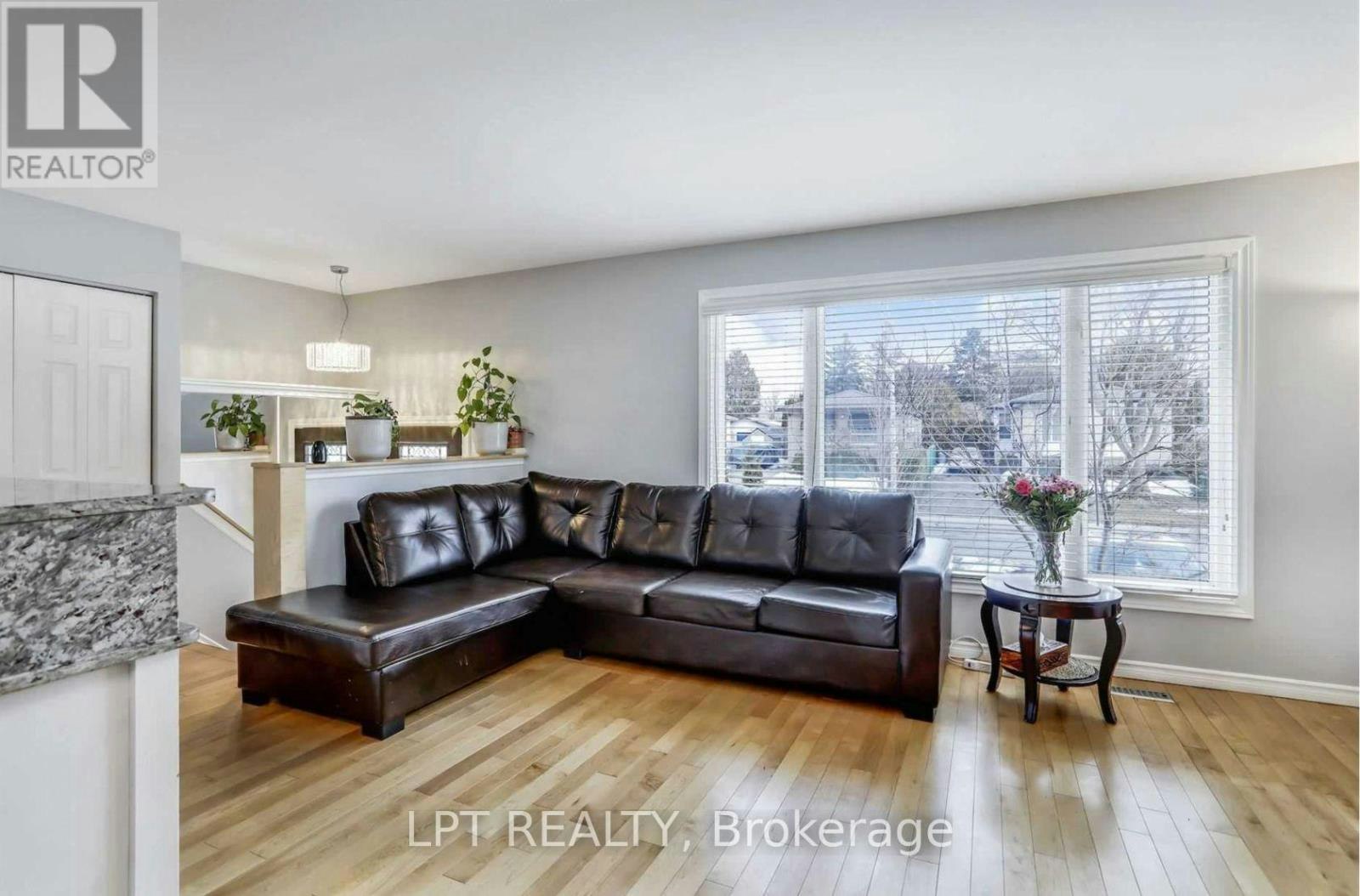 UPPER-451 Brigadoon Drive, Hamilton, ON, L9C 6C8 - 6