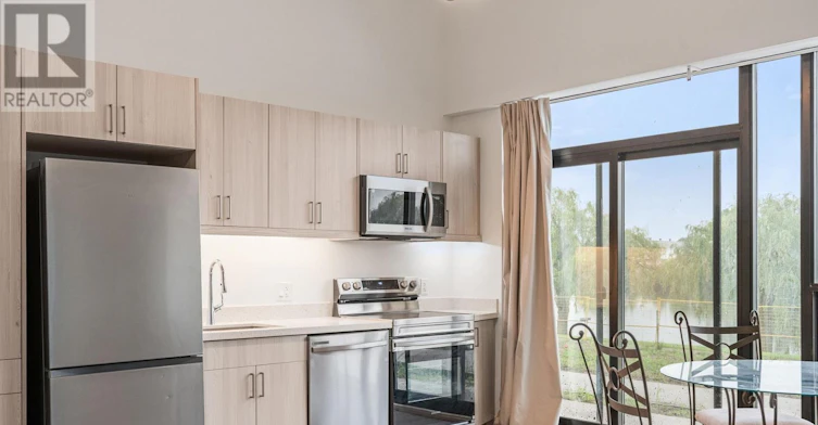 116-350 Prince Charles Drive S, Welland, ON, L3C 7B3 - 2