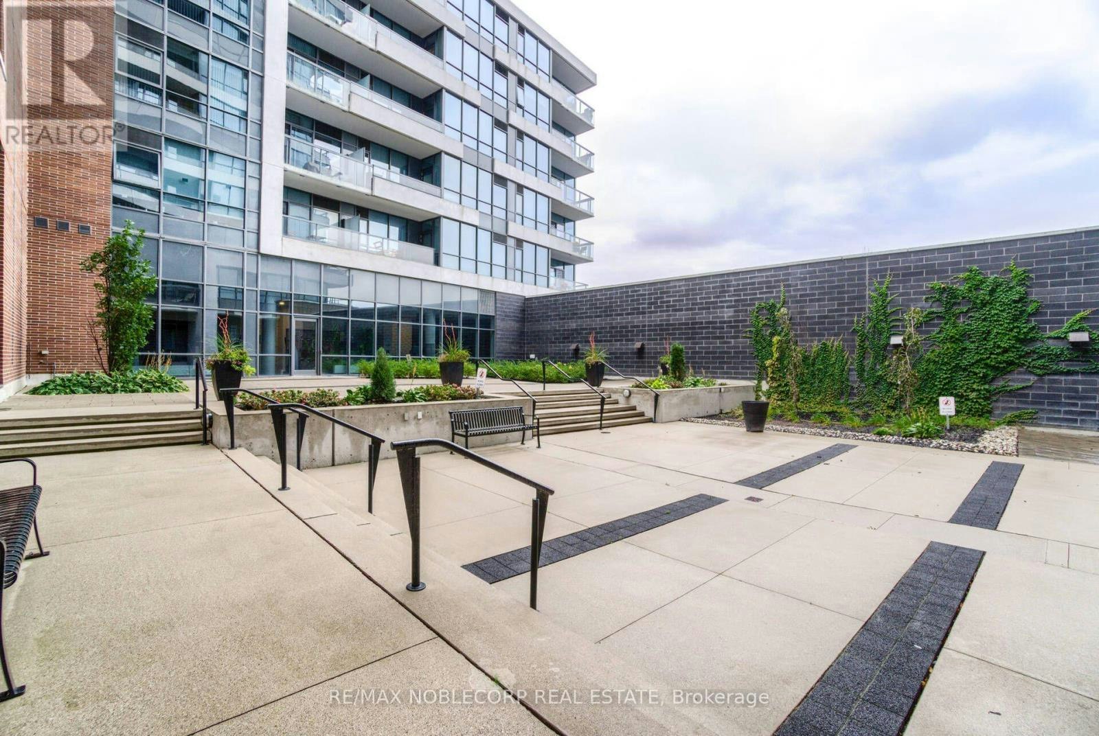 415-1 Hurontario Street, Mississauga, ON, L5G 0A3 - 42