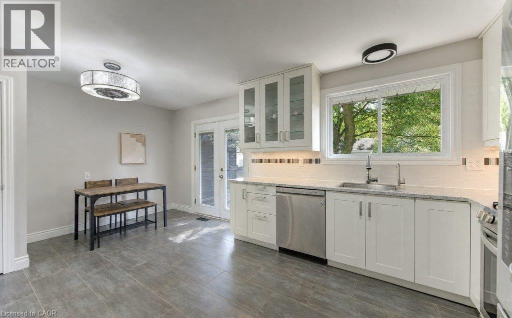206 Forestwood Drive, Kitchener, ON, N2N 1B9 - 3