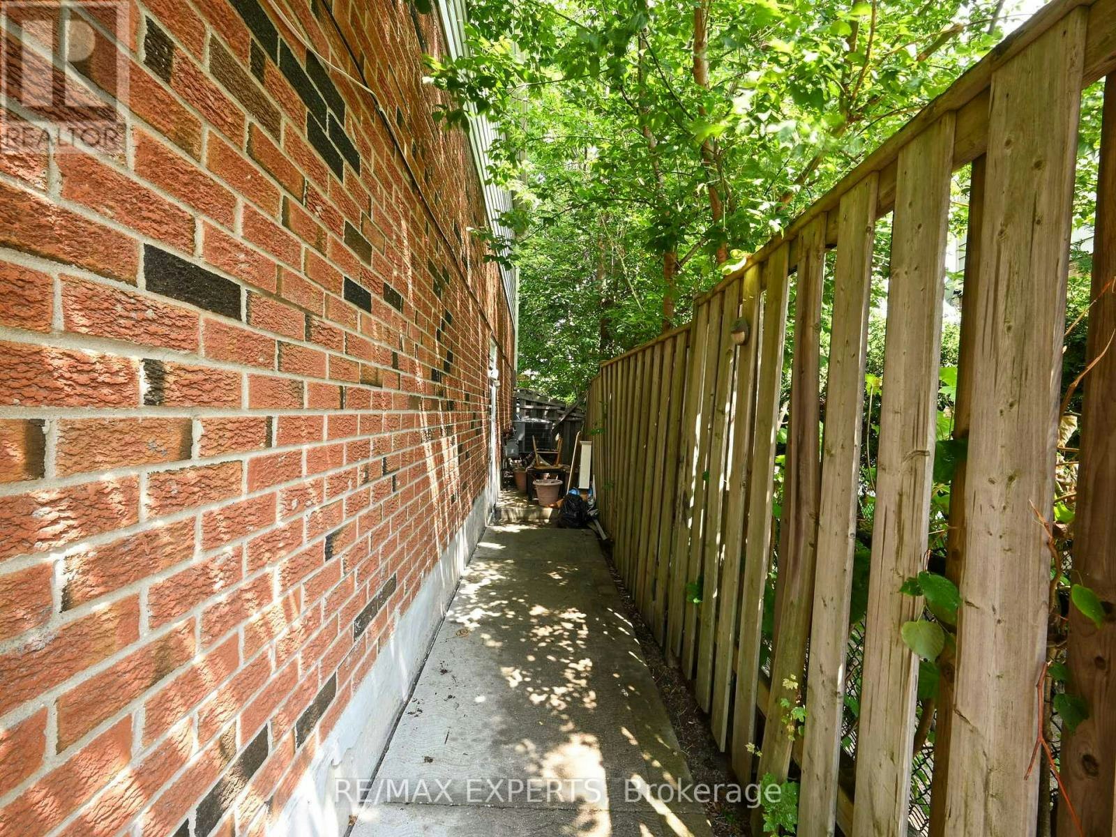 32 Morton Way, Brampton, ON, L6Y 2R7 - 2