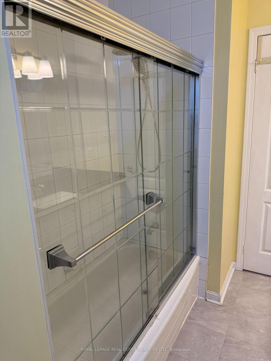 2254 Pathfinder Drive, Burlington, ON, L7L 6L6 - 12