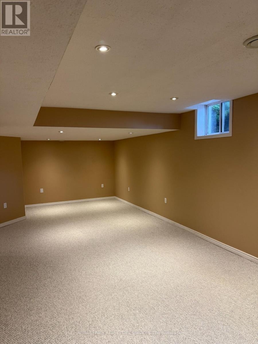 2254 Pathfinder Drive, Burlington, ON, L7L 6L6 - 24