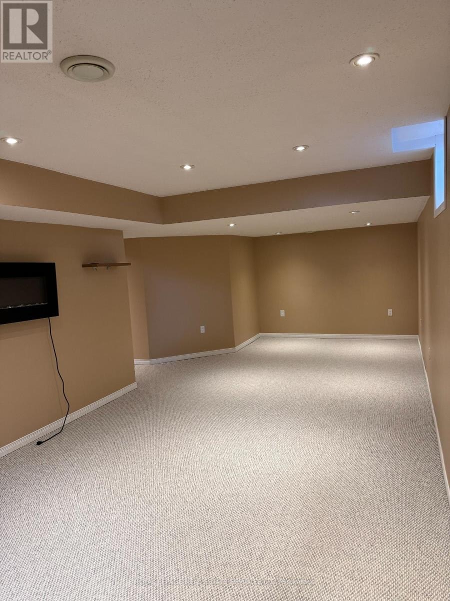 2254 Pathfinder Drive, Burlington, ON, L7L 6L6 - 23
