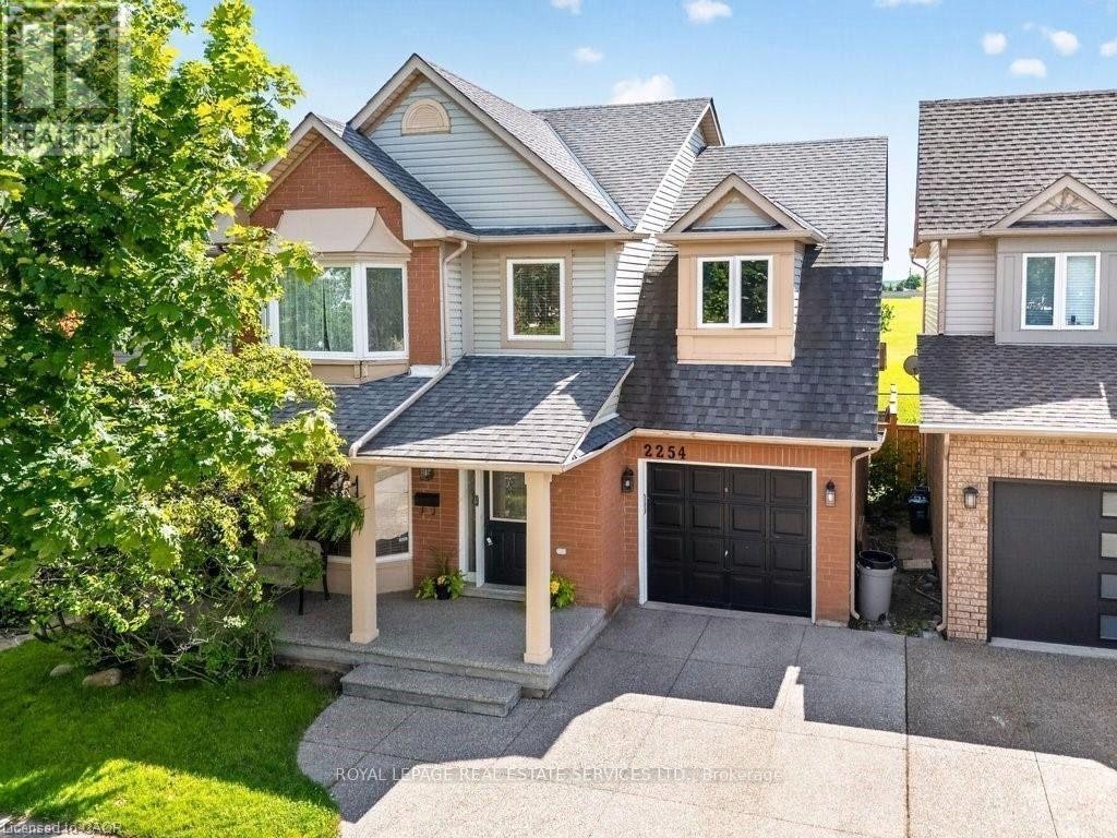 2254 Pathfinder Drive, Burlington, ON, L7L 6L6