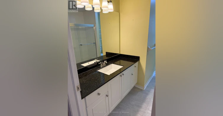 2254 Pathfinder Drive, Burlington, ON, L7L 6L6 - 11