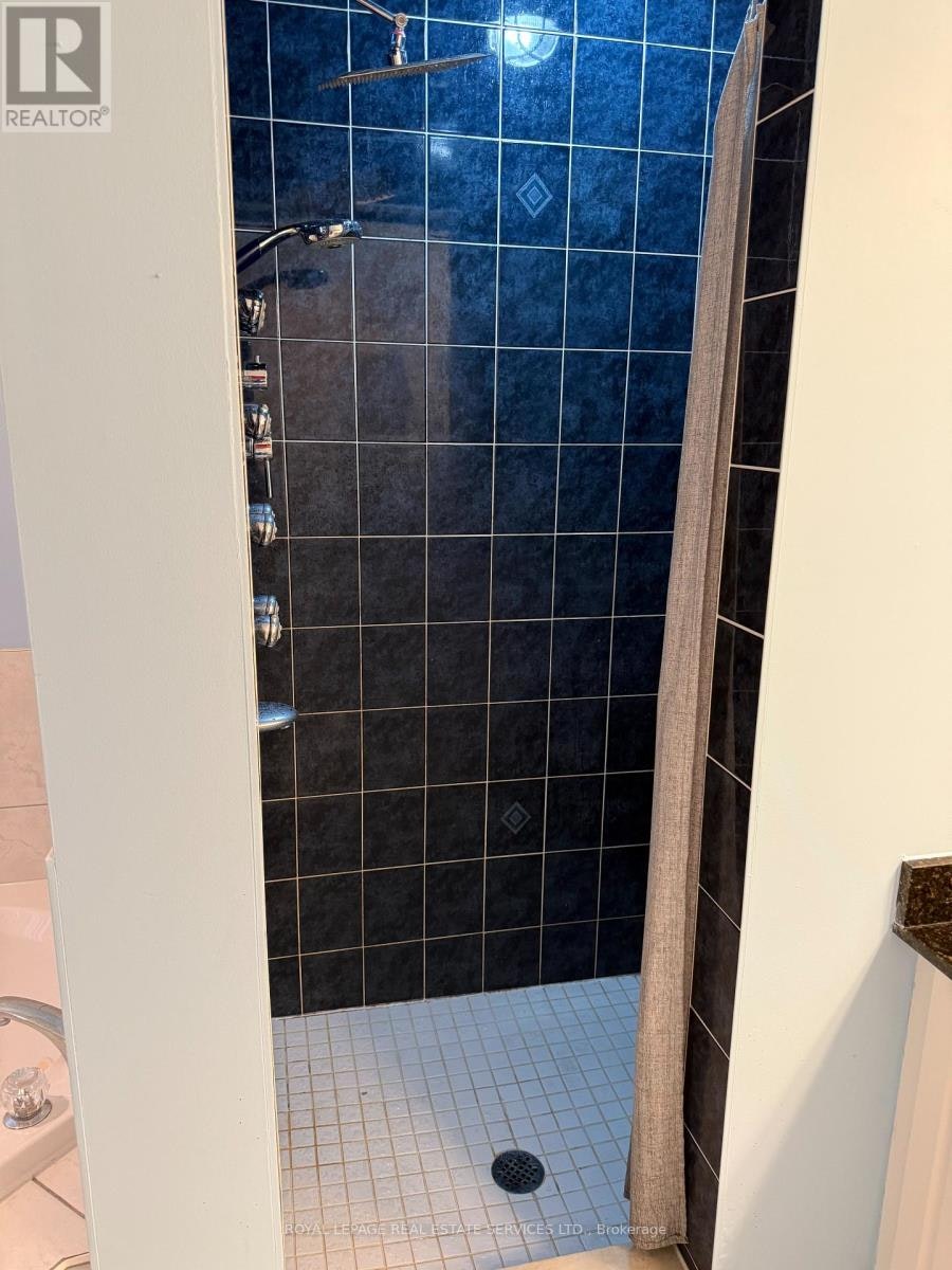 2254 Pathfinder Drive, Burlington, ON, L7L 6L6 - 18
