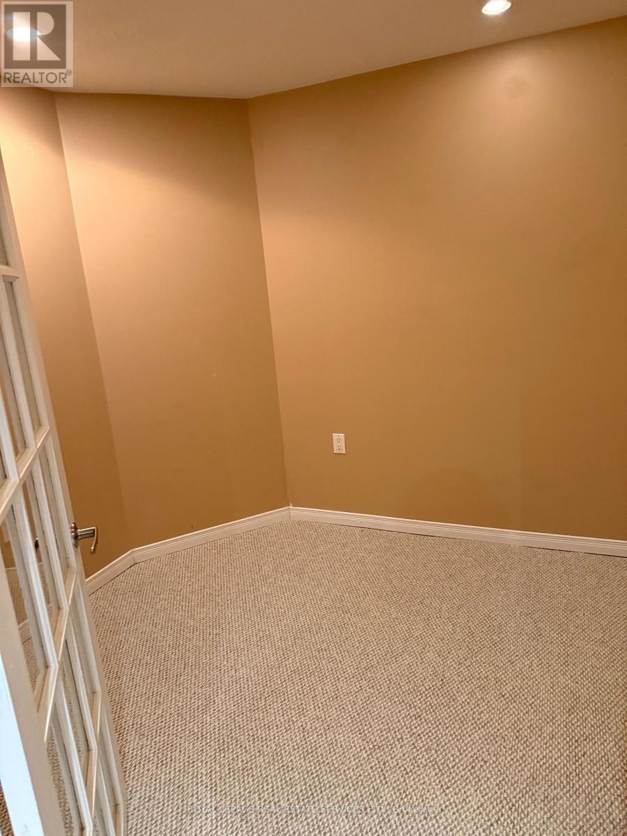 2254 Pathfinder Drive, Burlington, ON, L7L 6L6 - 20