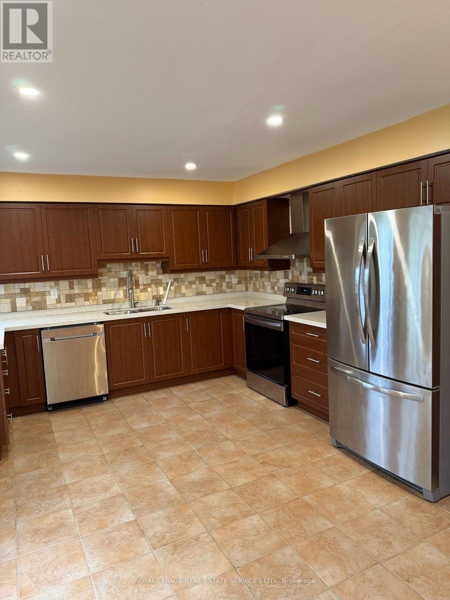 2254 Pathfinder Drive, Burlington, ON, L7L 6L6 - 5