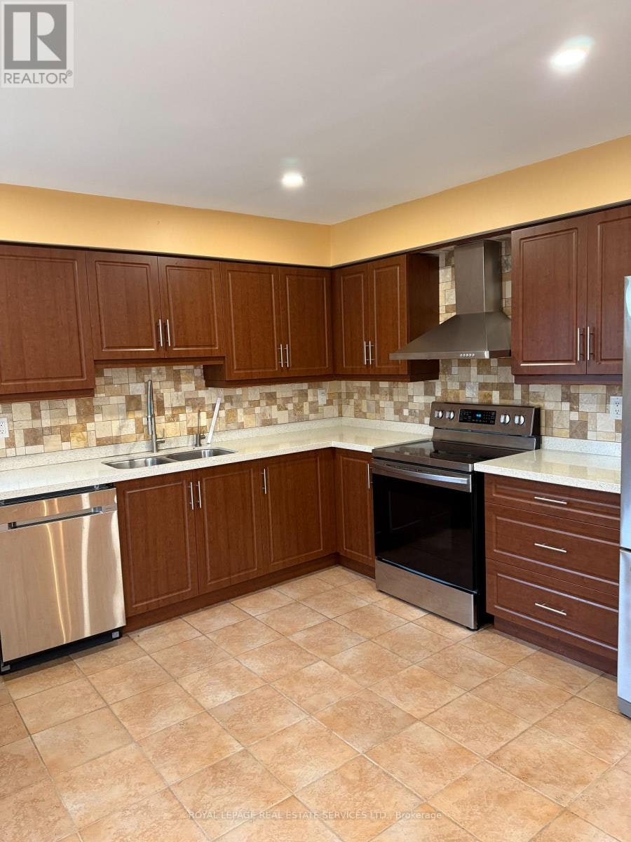 2254 Pathfinder Drive, Burlington, ON, L7L 6L6 - 6