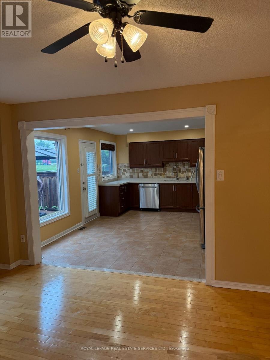 2254 Pathfinder Drive, Burlington, ON, L7L 6L6 - 4