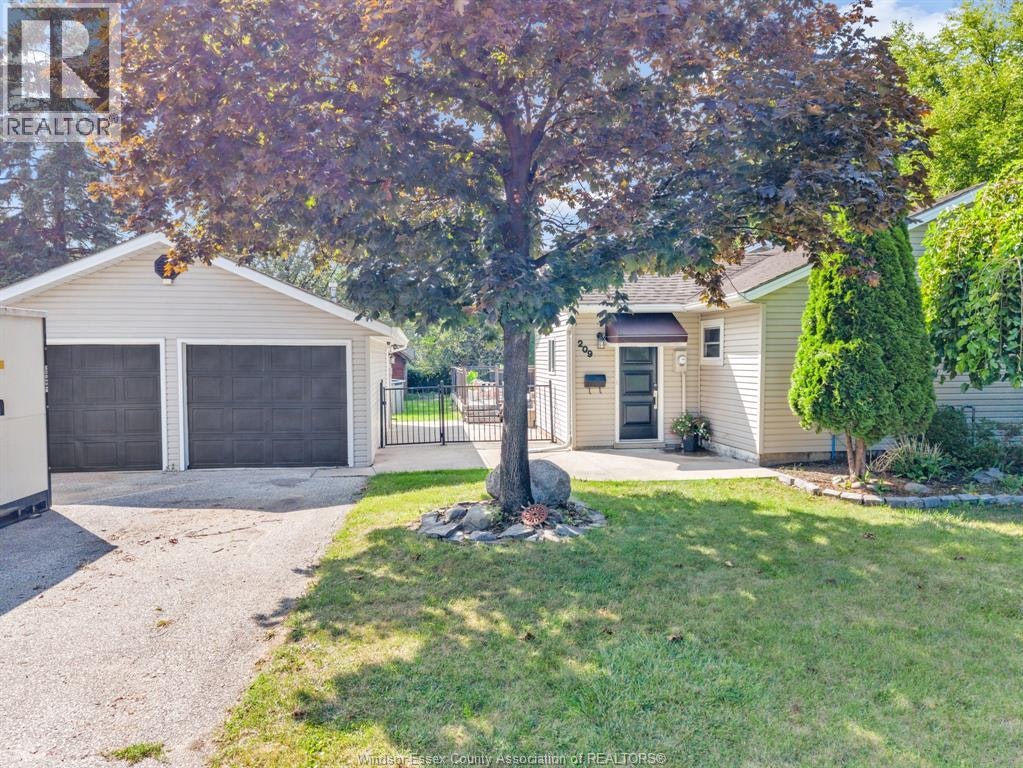 209 St. Andrews, Lakeshore, ON, N8N 3L4