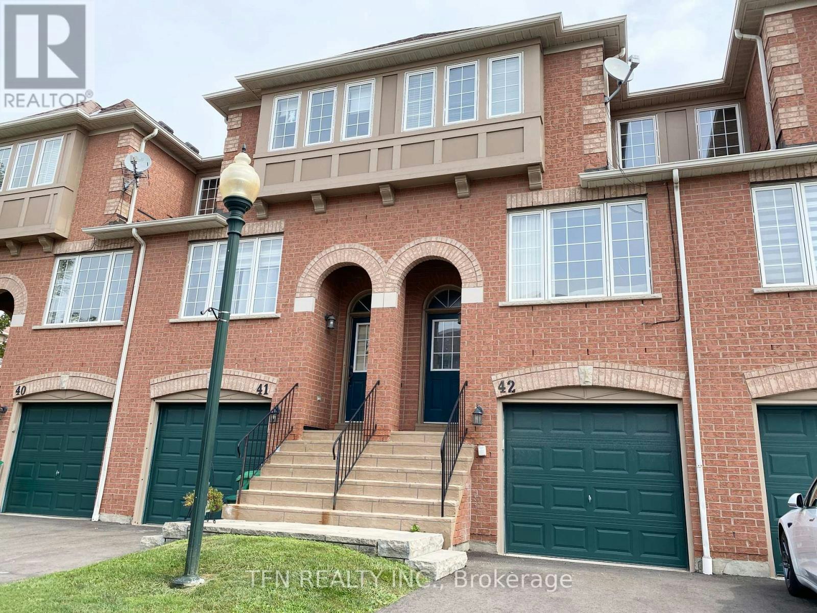 42-3020 Cedarglen Gate, Mississauga, ON, L5C 4S7 - 2
