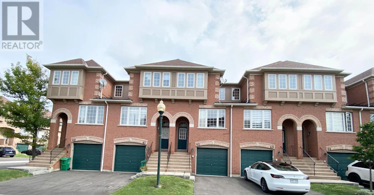 42-3020 Cedarglen Gate, Mississauga, ON, L5C 4S7