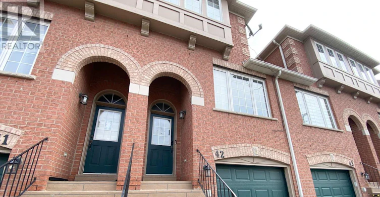 42-3020 Cedarglen Gate, Mississauga, ON, L5C 4S7 - 3