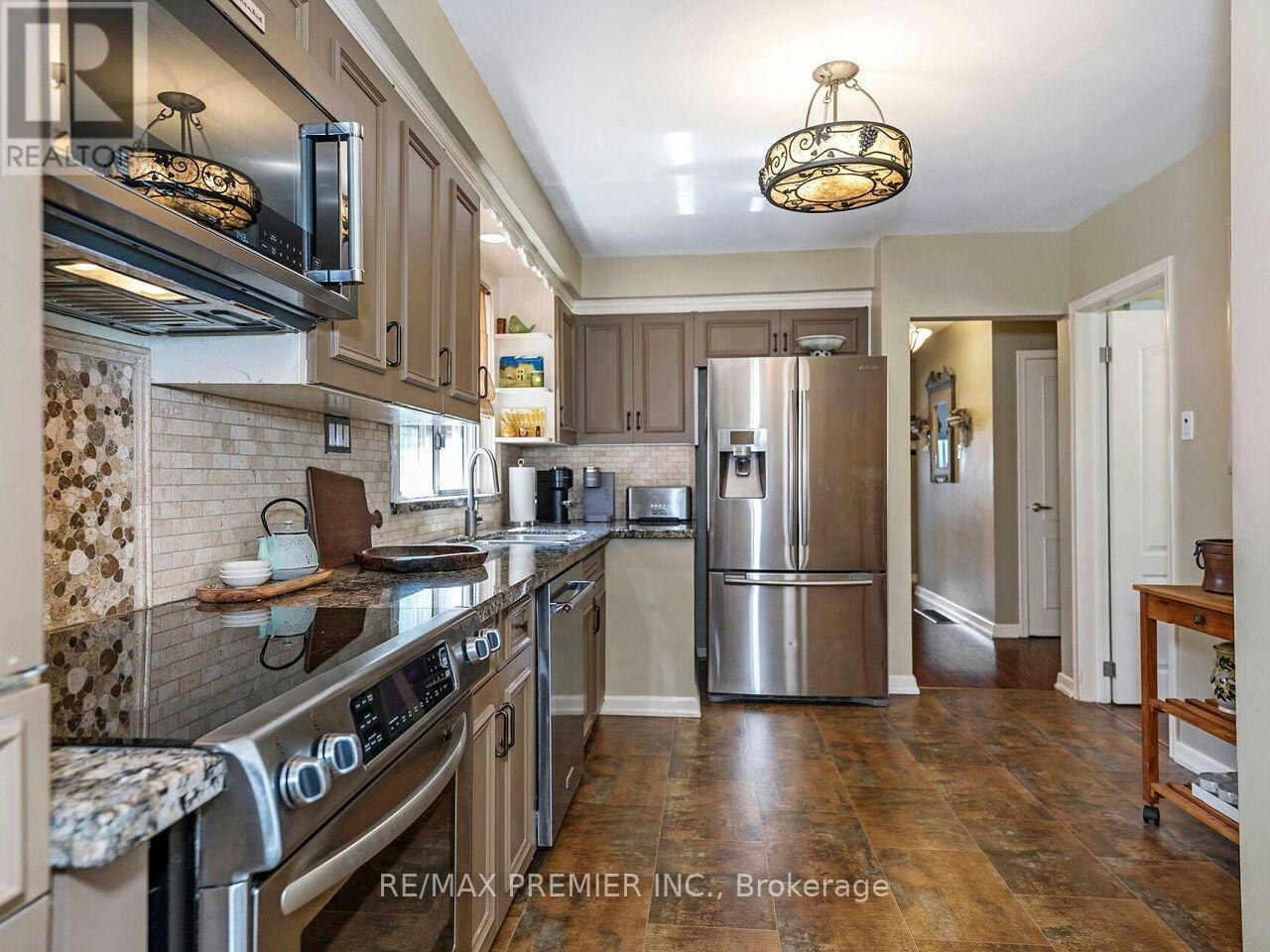2894 Weston Road, Toronto, ON, M9M 2S5