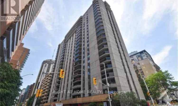 706-470 Laurier Avenue W