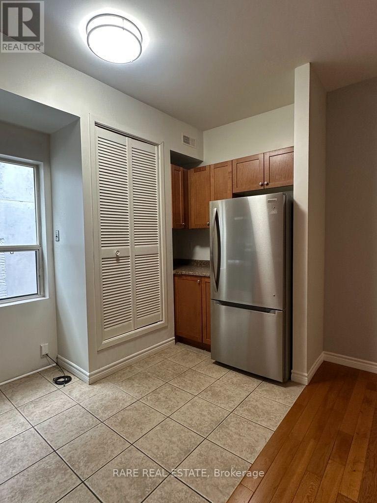 202-249 Augusta Avenue, Toronto, ON, M5T 2C2 - 4