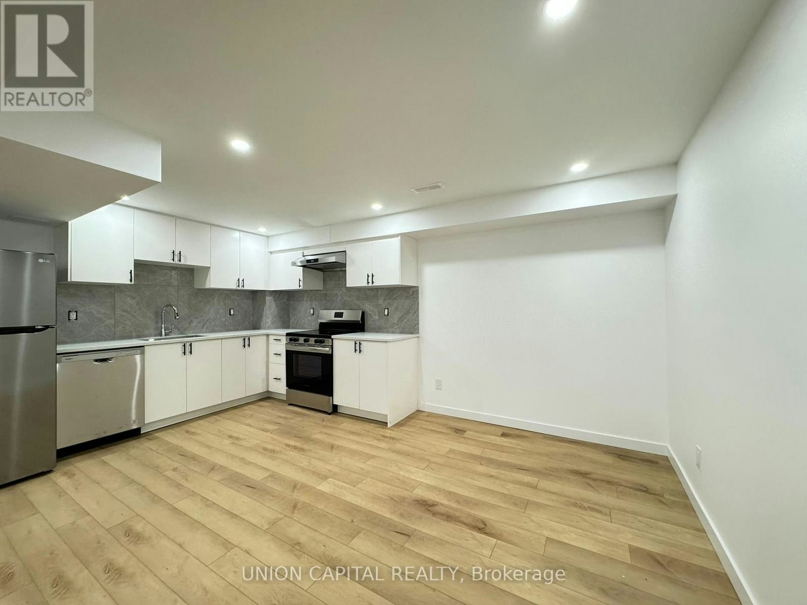 LOWER-704 Courtney Valley Road, Mississauga, ON, L5V 0C3 - 4