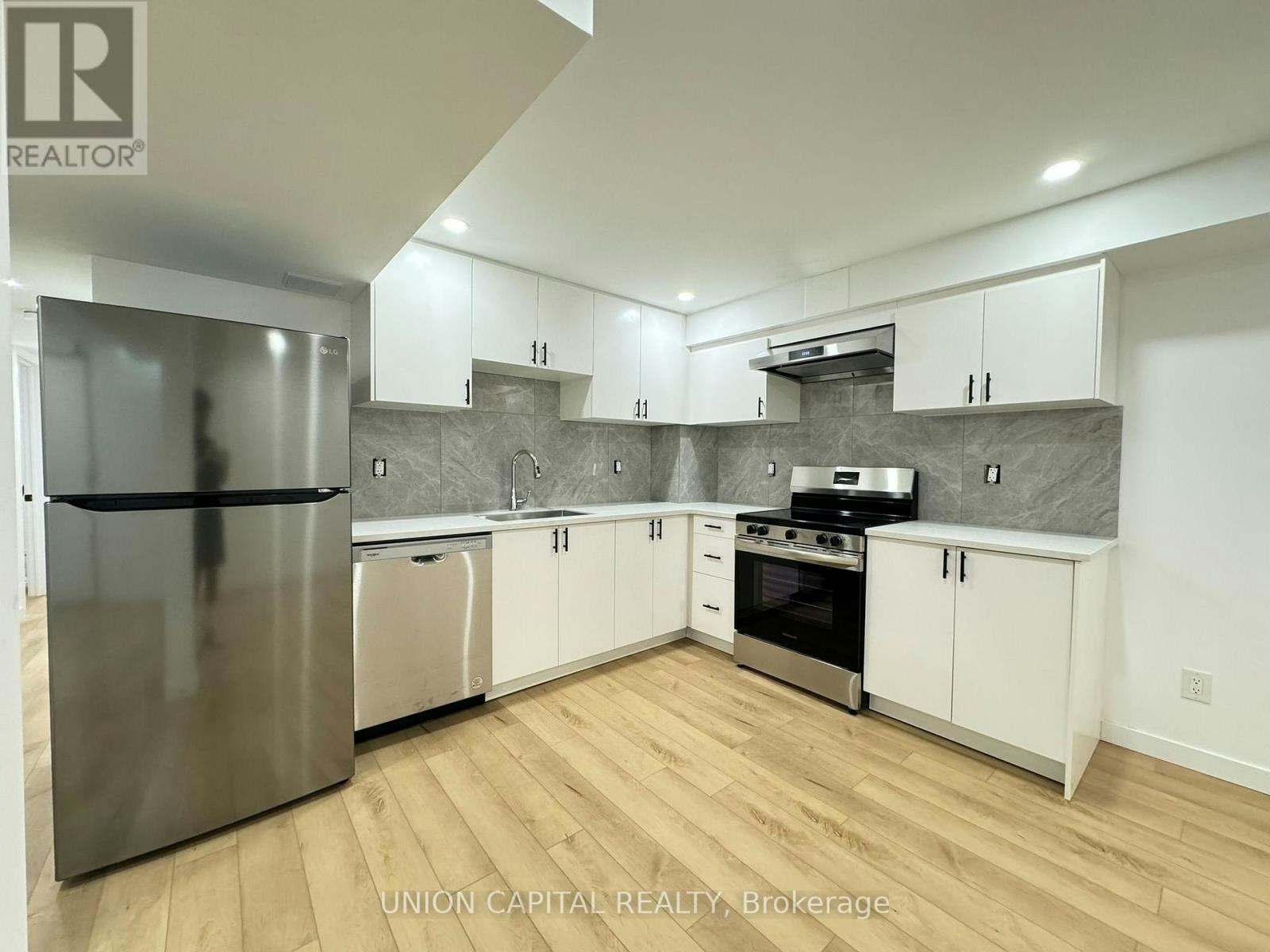 LOWER-704 Courtney Valley Road, Mississauga, ON, L5V 0C3
