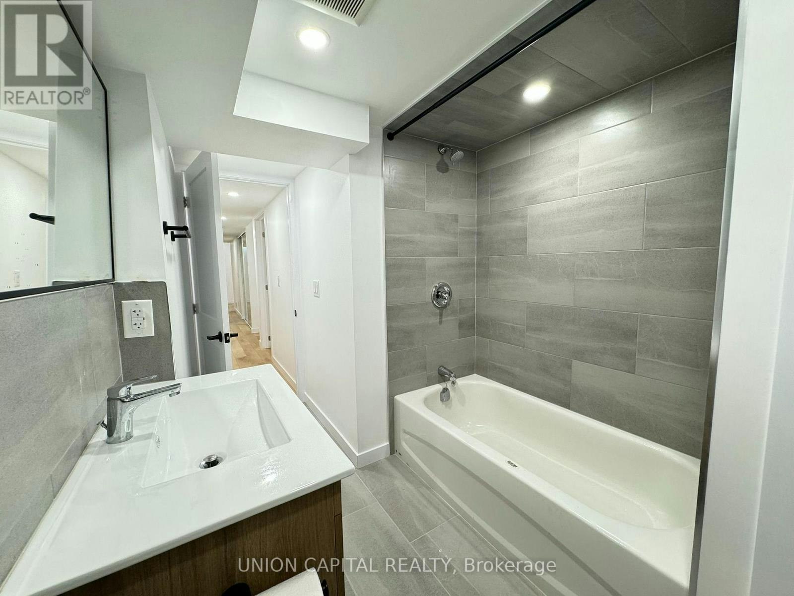 LOWER-704 Courtney Valley Road, Mississauga, ON, L5V 0C3 - 13