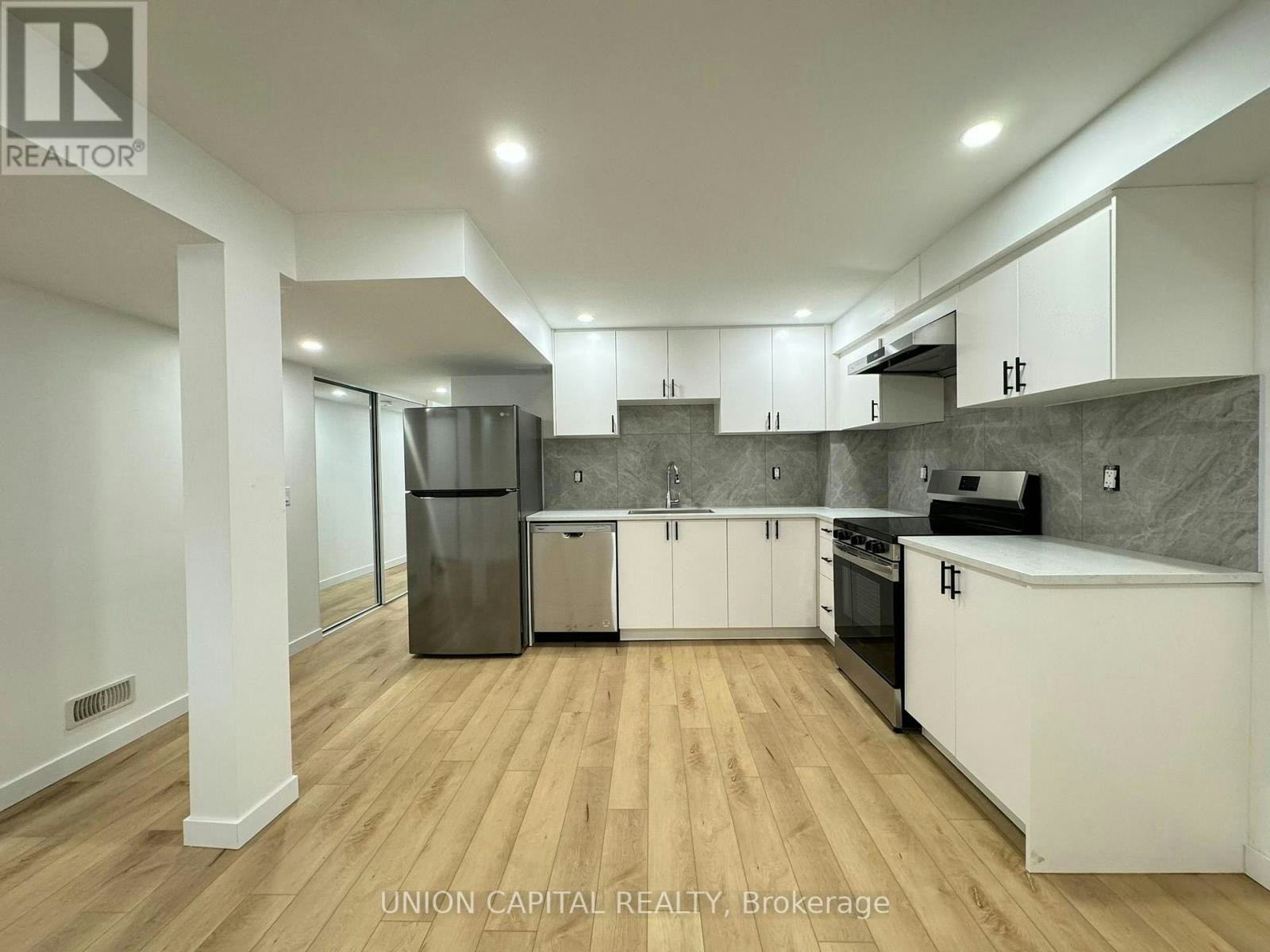 LOWER-704 Courtney Valley Road, Mississauga, ON, L5V 0C3 - 2