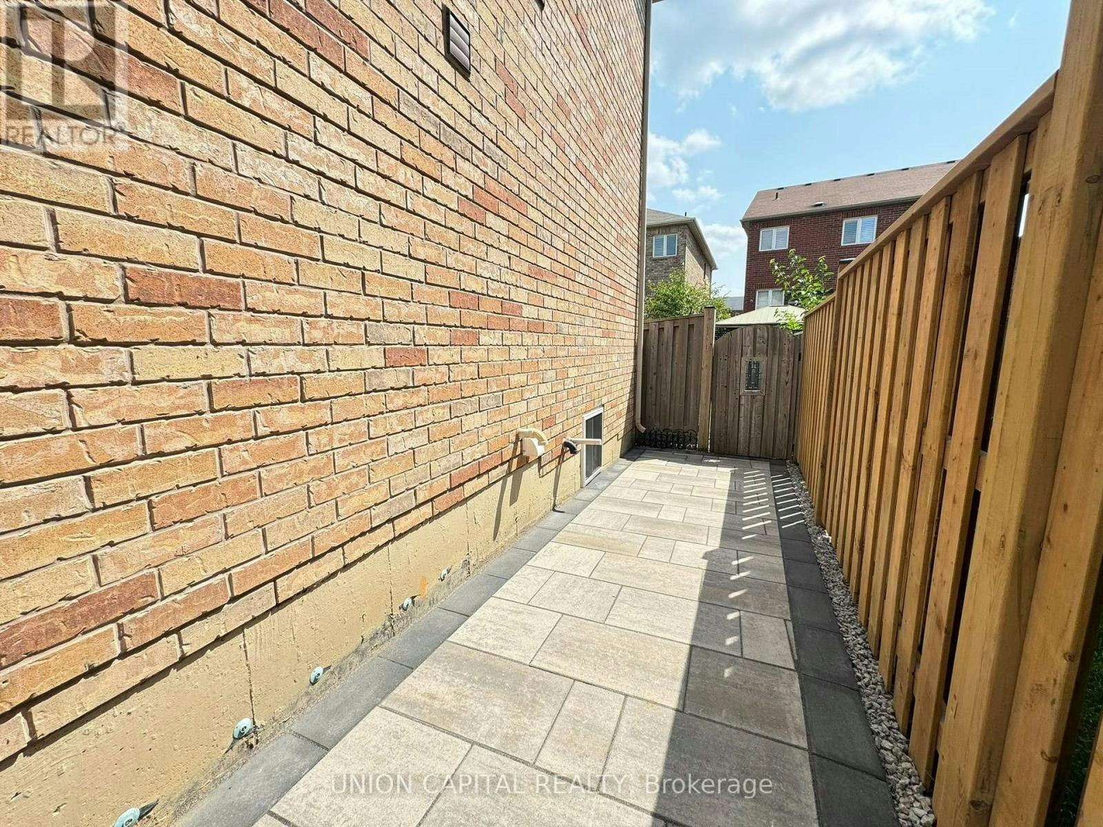LOWER-704 Courtney Valley Road, Mississauga, ON, L5V 0C3 - 18