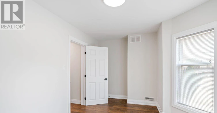 UPPER-23 Somerset Avenue, Hamilton, ON, L8L 2L4 - 12