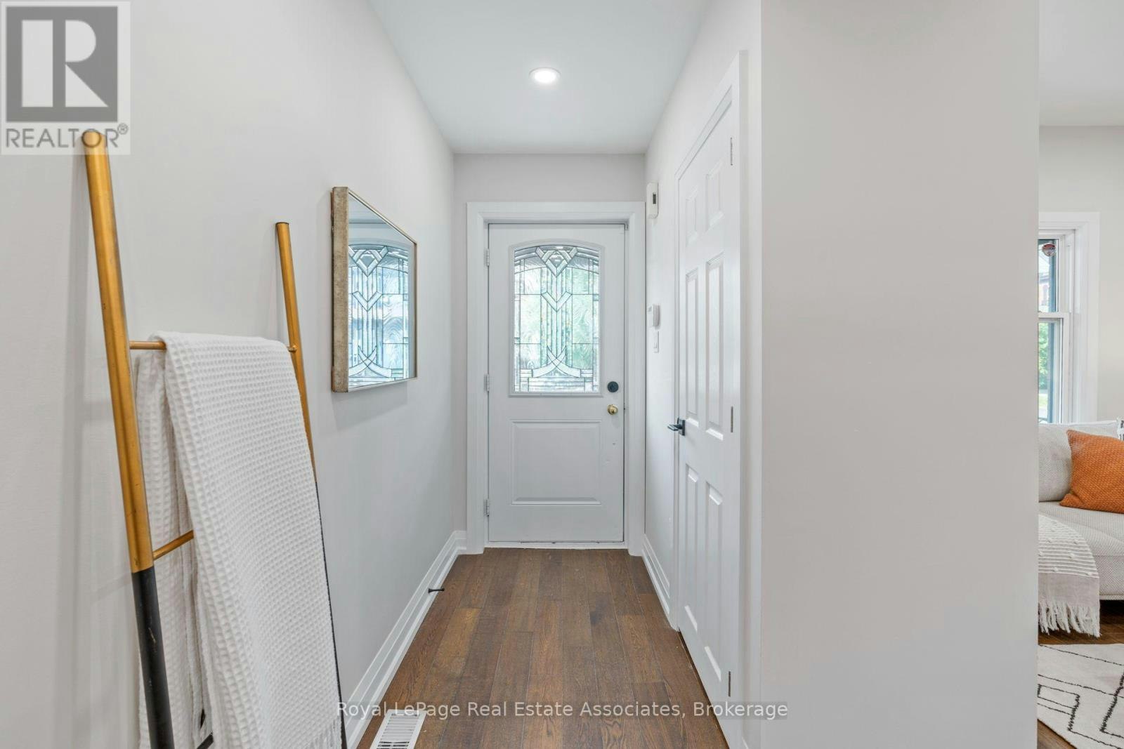 UPPER-23 Somerset Avenue, Hamilton, ON, L8L 2L4 - 2