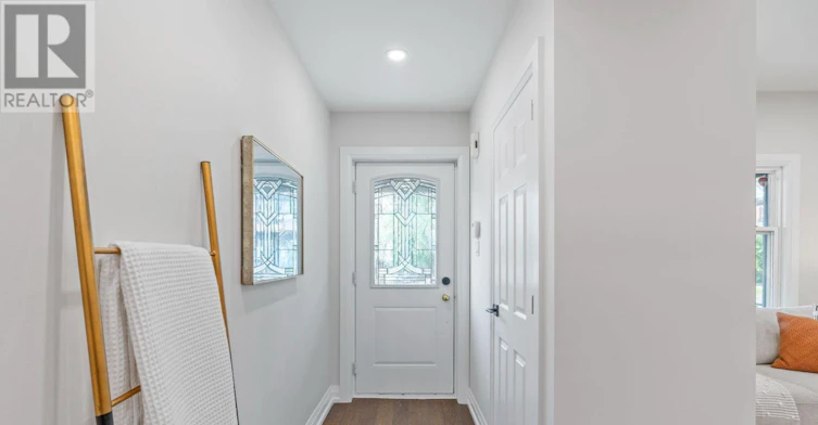 UPPER-23 Somerset Avenue, Hamilton, ON, L8L 2L4 - 2