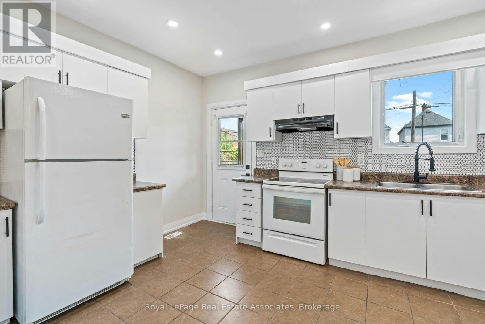 UPPER-23 Somerset Avenue, Hamilton, ON, L8L 2L4 - 8