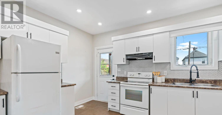 UPPER-23 Somerset Avenue, Hamilton, ON, L8L 2L4 - 8