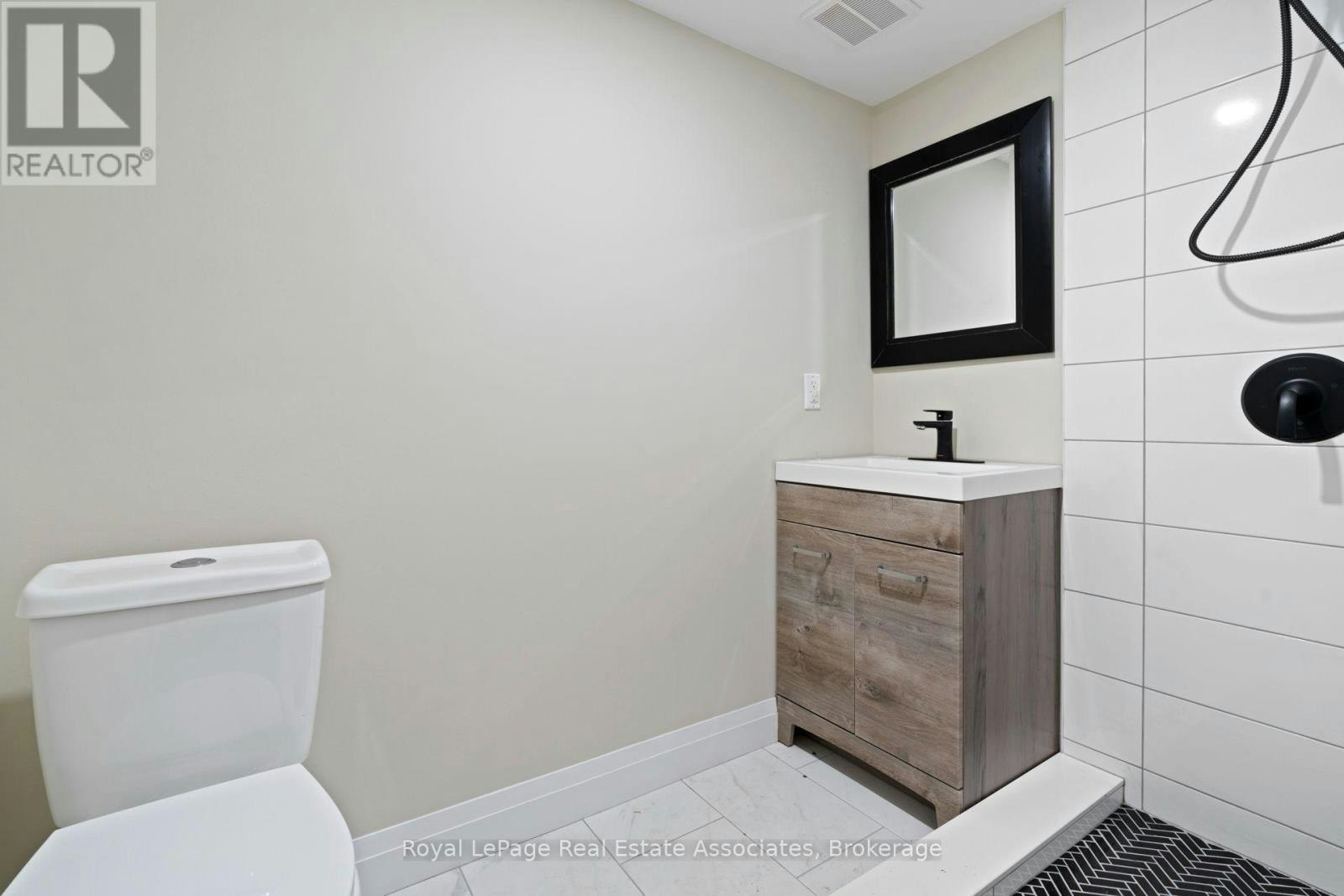 UPPER-23 Somerset Avenue, Hamilton, ON, L8L 2L4 - 24