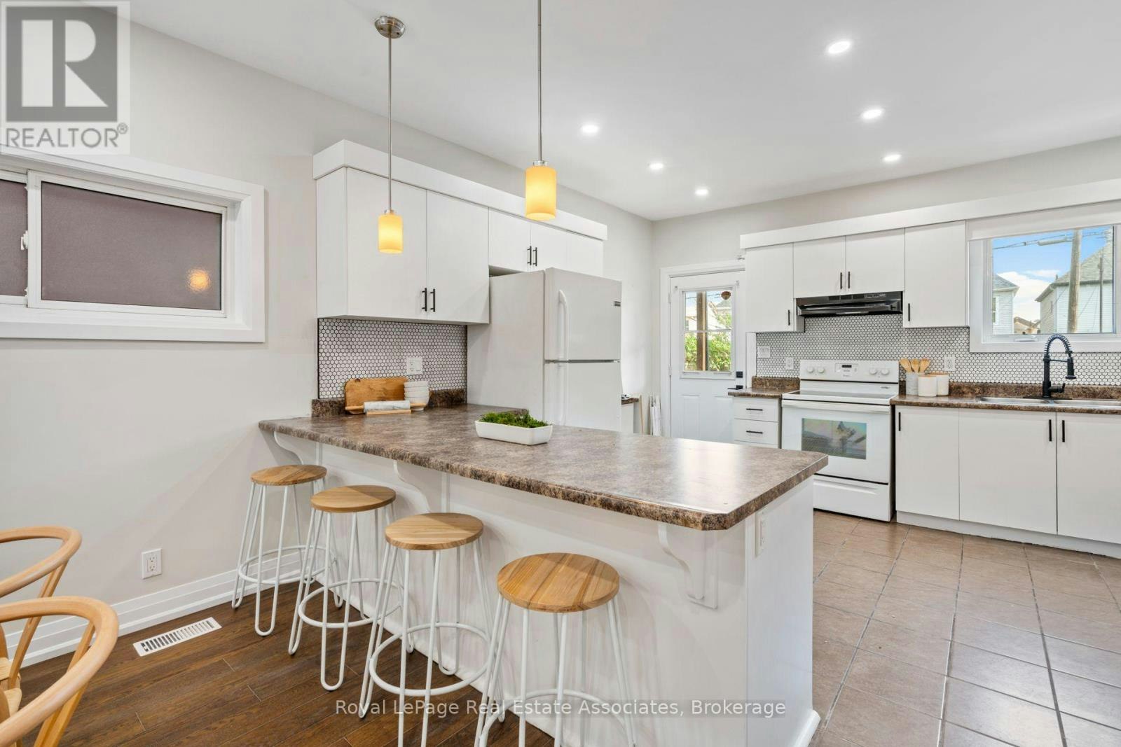 UPPER-23 Somerset Avenue, Hamilton, ON, L8L 2L4 - 7
