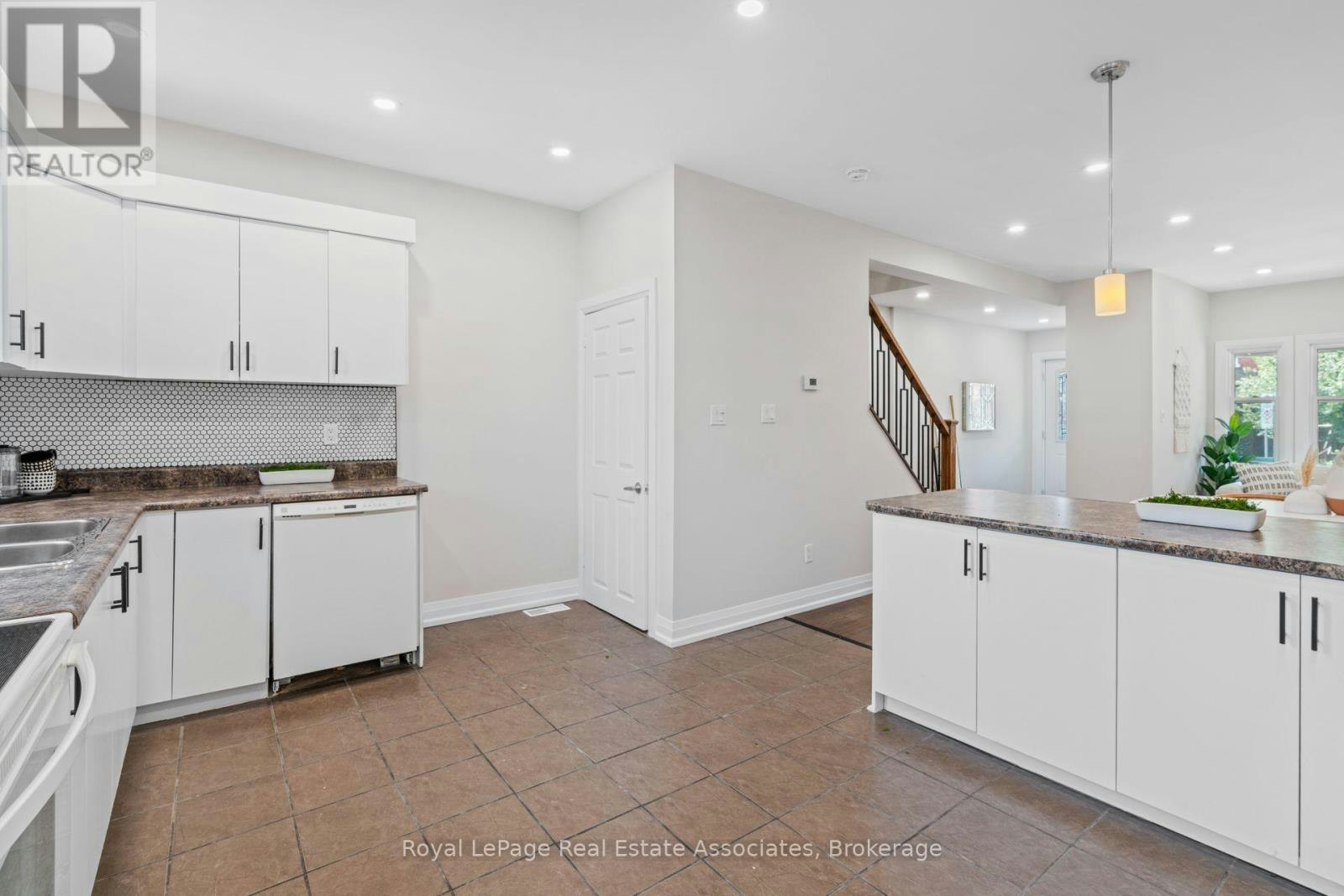 UPPER-23 Somerset Avenue, Hamilton, ON, L8L 2L4 - 9