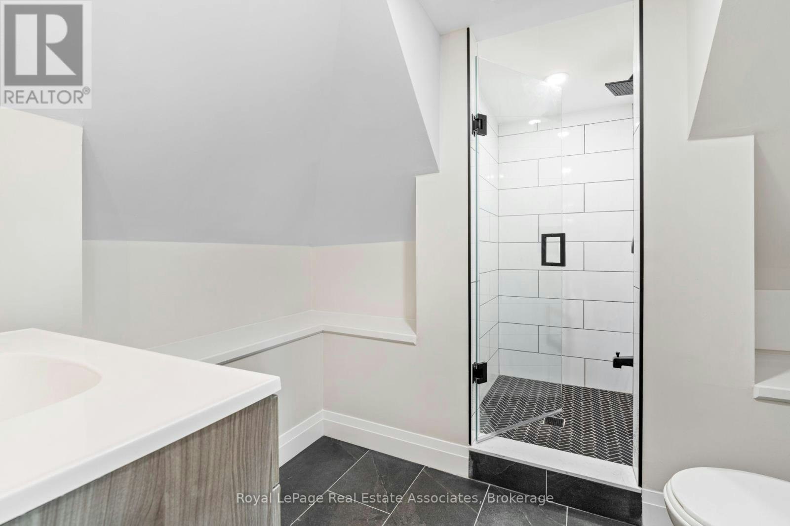 UPPER-23 Somerset Avenue, Hamilton, ON, L8L 2L4 - 22