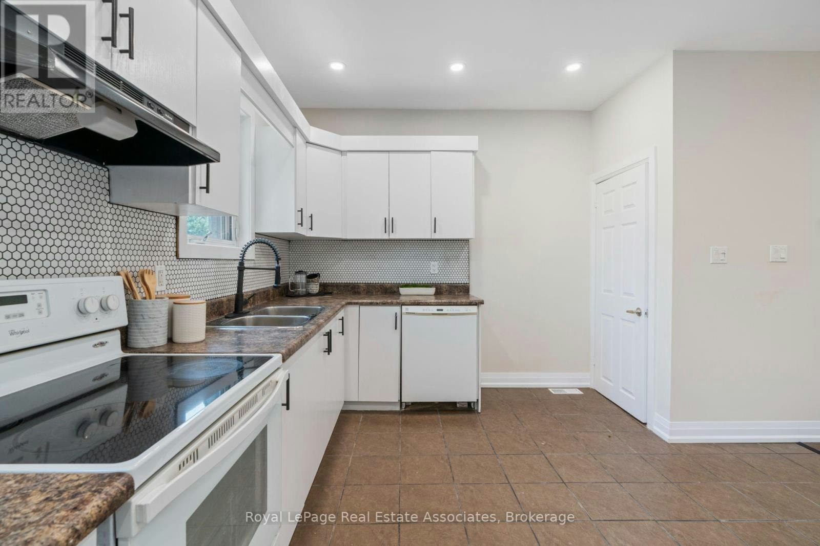 UPPER-23 Somerset Avenue, Hamilton, ON, L8L 2L4 - 10