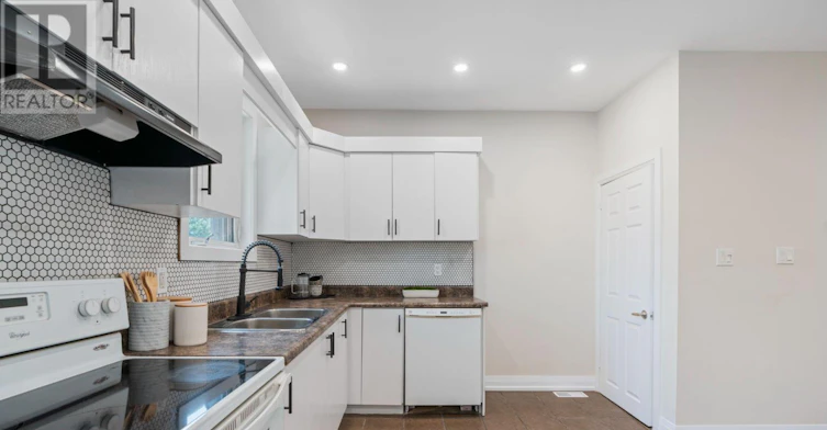 UPPER-23 Somerset Avenue, Hamilton, ON, L8L 2L4 - 10