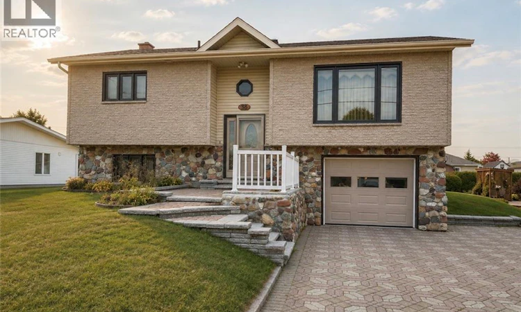 38 Ouellette Street