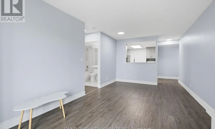 913-8 Lee Centre Drive