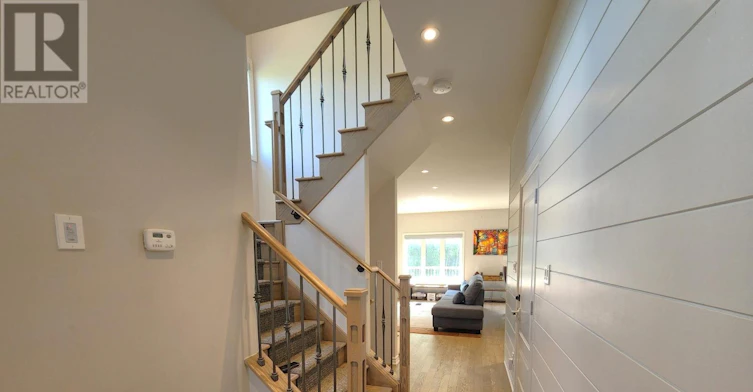 47 Gord Matthews Way, Uxbridge, ON, L9P 0E9 - 2