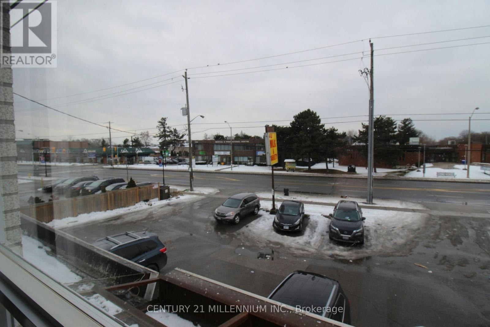 UPPER-2991 Islington Avenue, Toronto, ON, M9L 2K9 - 7