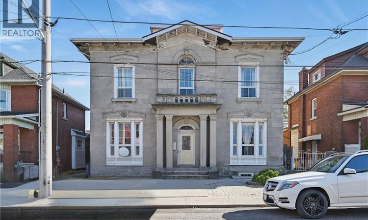 55 Barton Street W