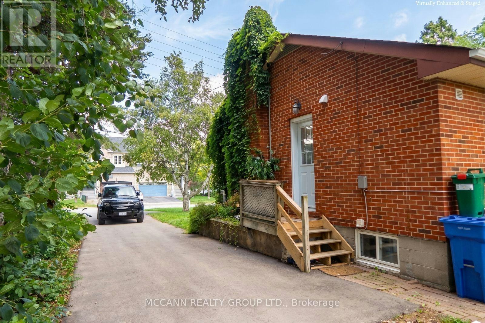 A-562 Mulock Court, Newmarket, ON, L3Y 5H2 - 2