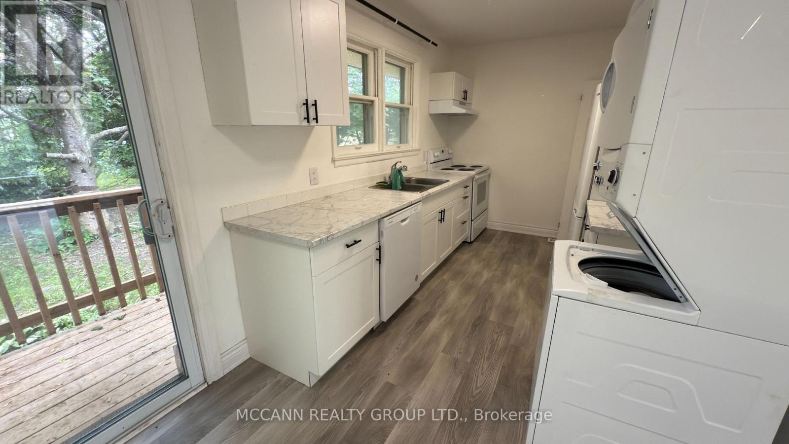 A-562 Mulock Court, Newmarket, ON, L3Y 5H2 - 9