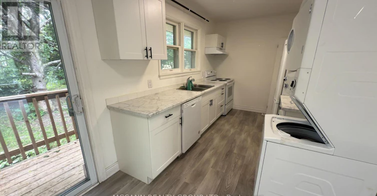 A-562 Mulock Court, Newmarket, ON, L3Y 5H2 - 9